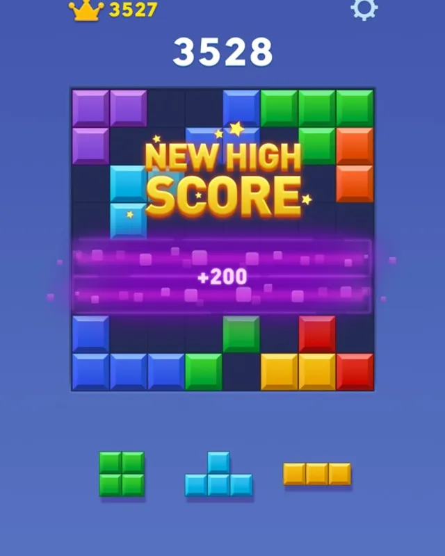 Schermata di gioco di Block Blast! con una griglia blu quasi piena di blocchi colorati e il punteggio New High Score